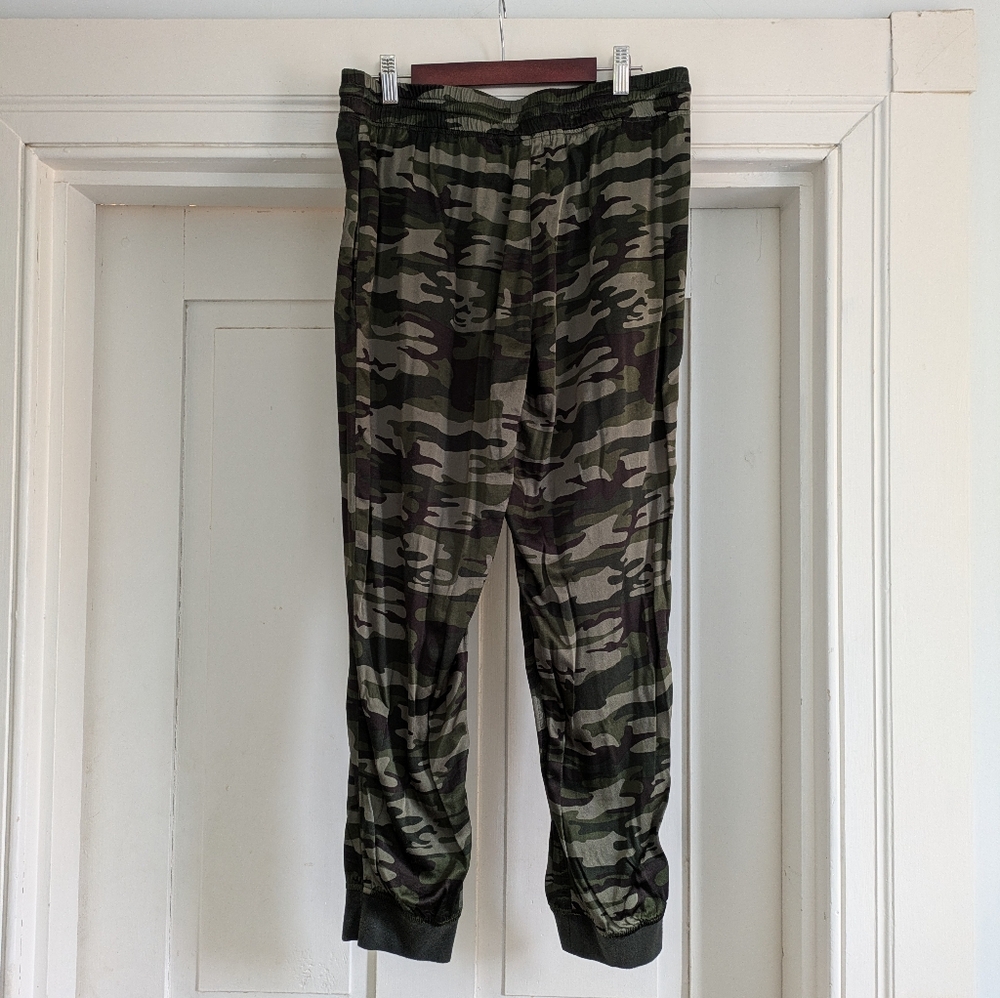 Sanctuary Silky Green Camo Joggers M Like New - Picture 2 of 5